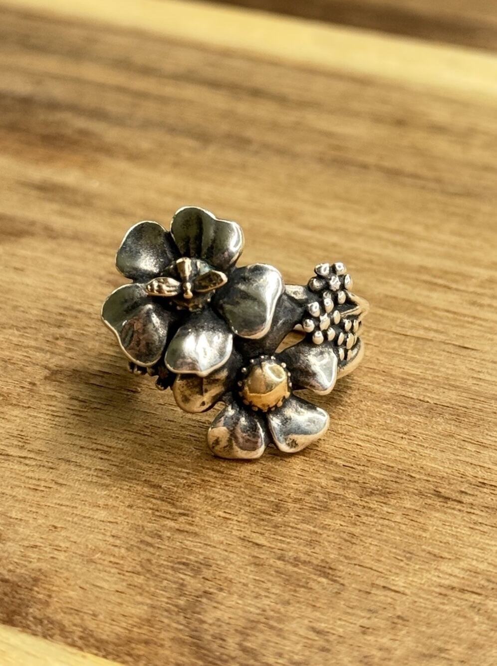 James Avery Retired Sterling Silver Blossom & Bronze Bee Ring Size 7.5